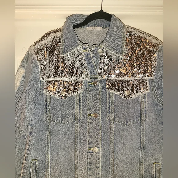 Veveret Denim Jacket With Sequin Detail Size Small Or Medium NWOT New - Picture 3 of 13